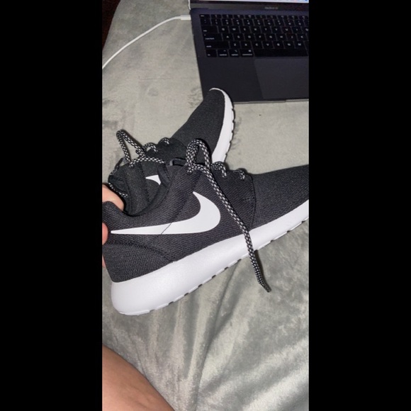 nike roshe one women's shoe